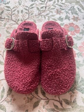 Clarks Brynn Myle plush sherpa clog Size 9 Red Pink